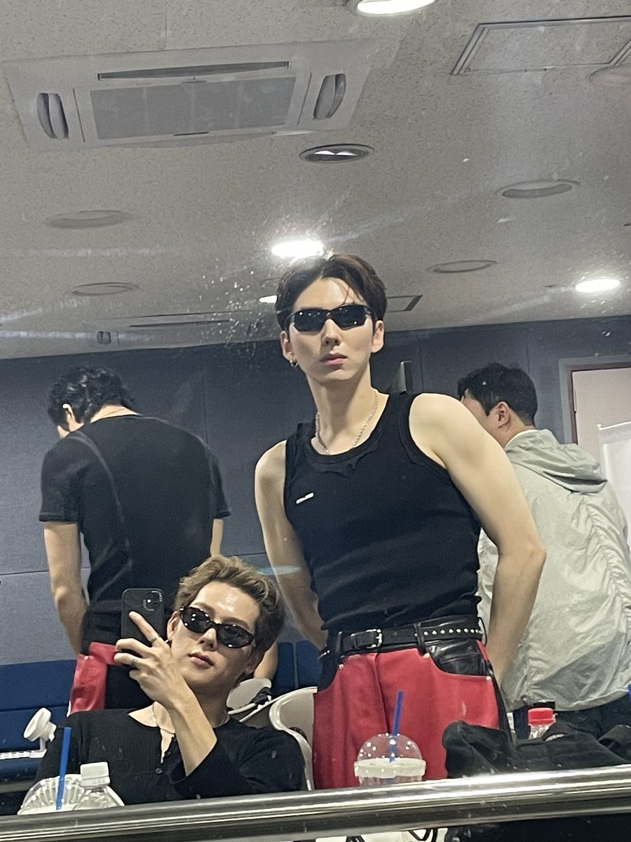 OfficialMONSTAX's tweet image. 사랑하는 우리 켠이형 늘 난 형이 주는 에너지와 힘에 정말 많은 용기를 얻고 나아가곤 해. 
누구보다 다정하고 따뜻한 어떻게 보면 가장 
고생이 많은 멤버이기도 한 포지션에 
있으면서도 힘든 내색 없이 해내는 모습을 보면 덩달아 옆에서 나도 즐거워서 헤쳐나가게 
되는거같아. 정말 많이…