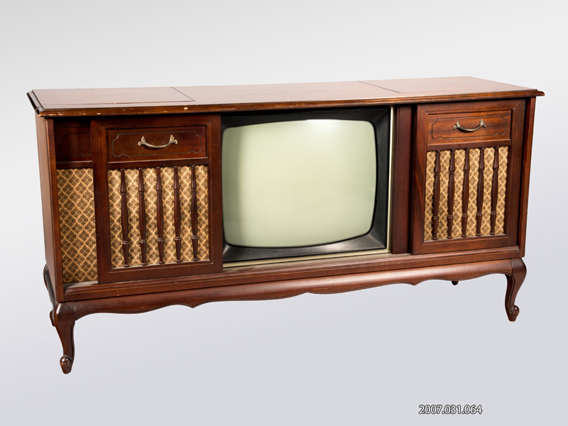 RWMuseumArchive's tweet photo. It's World Television Day!
Here are some stylish televisions from our collection made by Electrohome Limited of Kitchener. Founded in 1907 to manufacture phonographs, Electrohome would become one of the biggest names in Canadian home electronics, appliances and furniture. https://t.co/XCPM7HKGrl