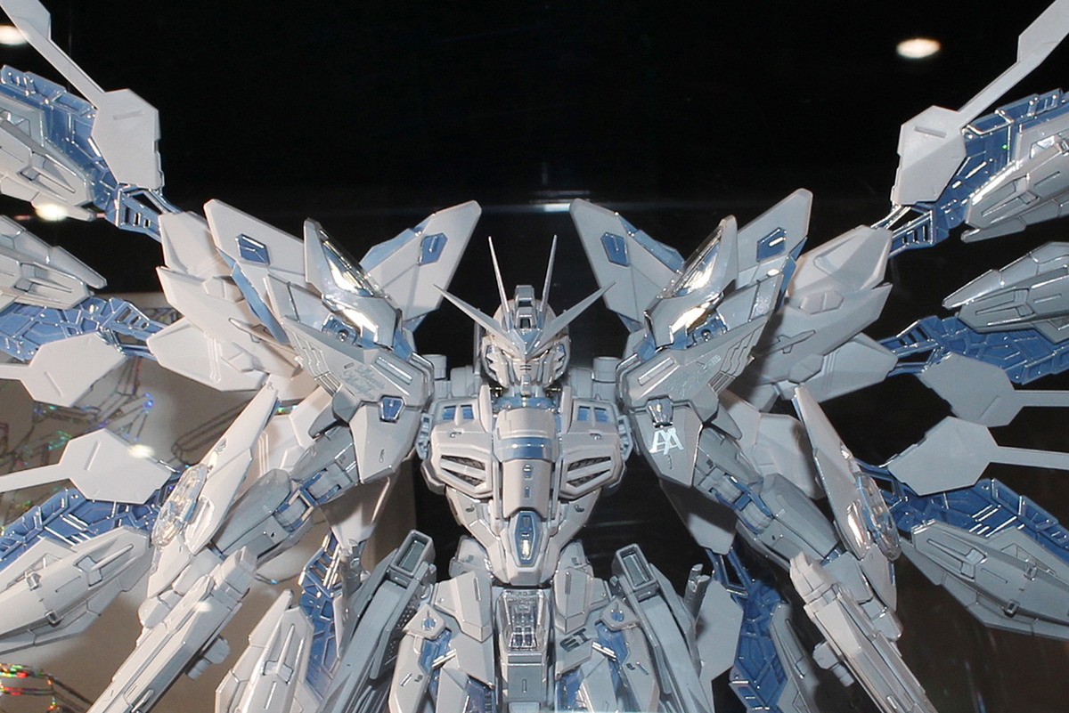 純白の輝きをまとう「MGEX 1/100 ストライクフリーダムガンダム