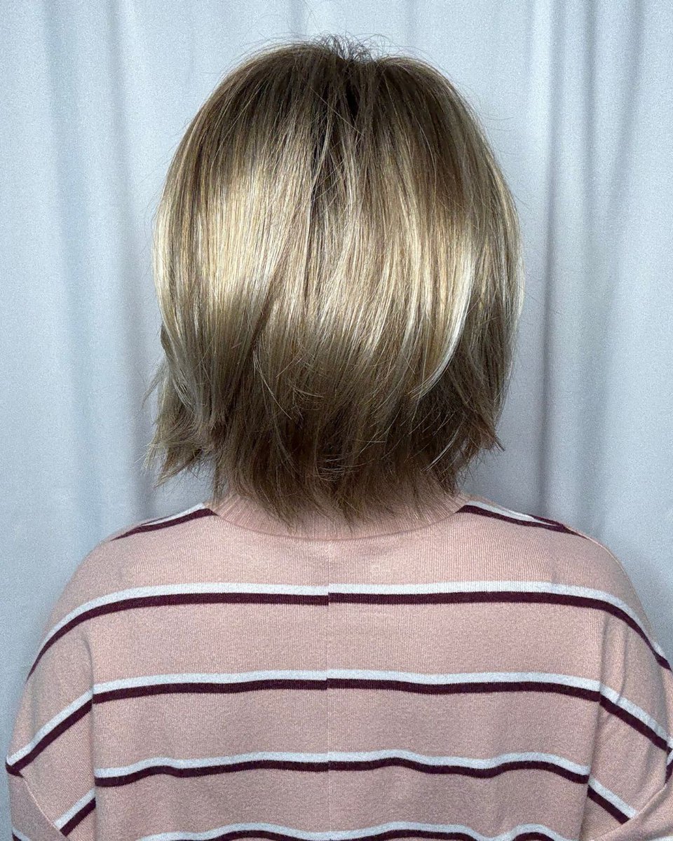 pattispearls's tweet image. A polished bob with a side bang and realistic extended SmartLace™ front 😮. Ava by @jonrenau in Shaded Praline 12FS8 😍✨

Shop it here: wigsbypattispearls.com/products/ava-1

#wigsbypattispearls #thinhairsolutions #tryon #alternativehair #hairlosssolutions #hairconfidence #jonrenau