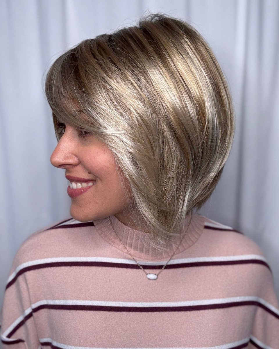 pattispearls's tweet image. A polished bob with a side bang and realistic extended SmartLace™ front 😮. Ava by @jonrenau in Shaded Praline 12FS8 😍✨

Shop it here: wigsbypattispearls.com/products/ava-1

#wigsbypattispearls #thinhairsolutions #tryon #alternativehair #hairlosssolutions #hairconfidence #jonrenau