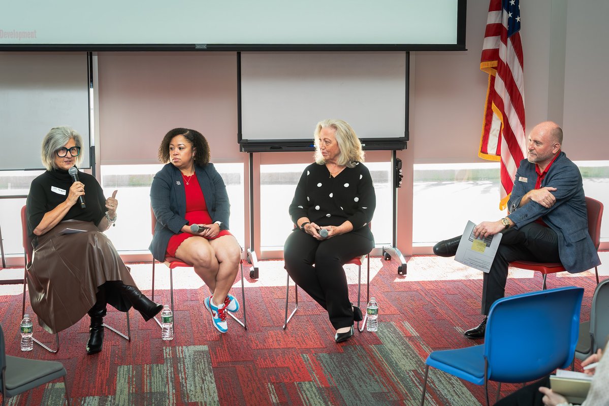 UHEngineering's tweet image. Students from UH, Wharton County Junior College, and Houston City College joined 35+ professionals, faculty, and alumni.

✨ A huge thank-you to everyone who made this event possible!
@UH_HRD
📸 Browse the photo gallery and see if you were featured: flickr.com/photos/cullenc…