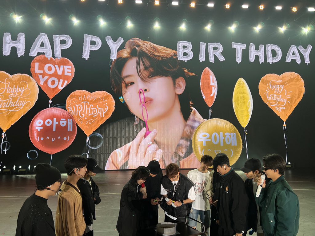wonubliss's tweet image. happy birthday, jihoon! 🫂🤍