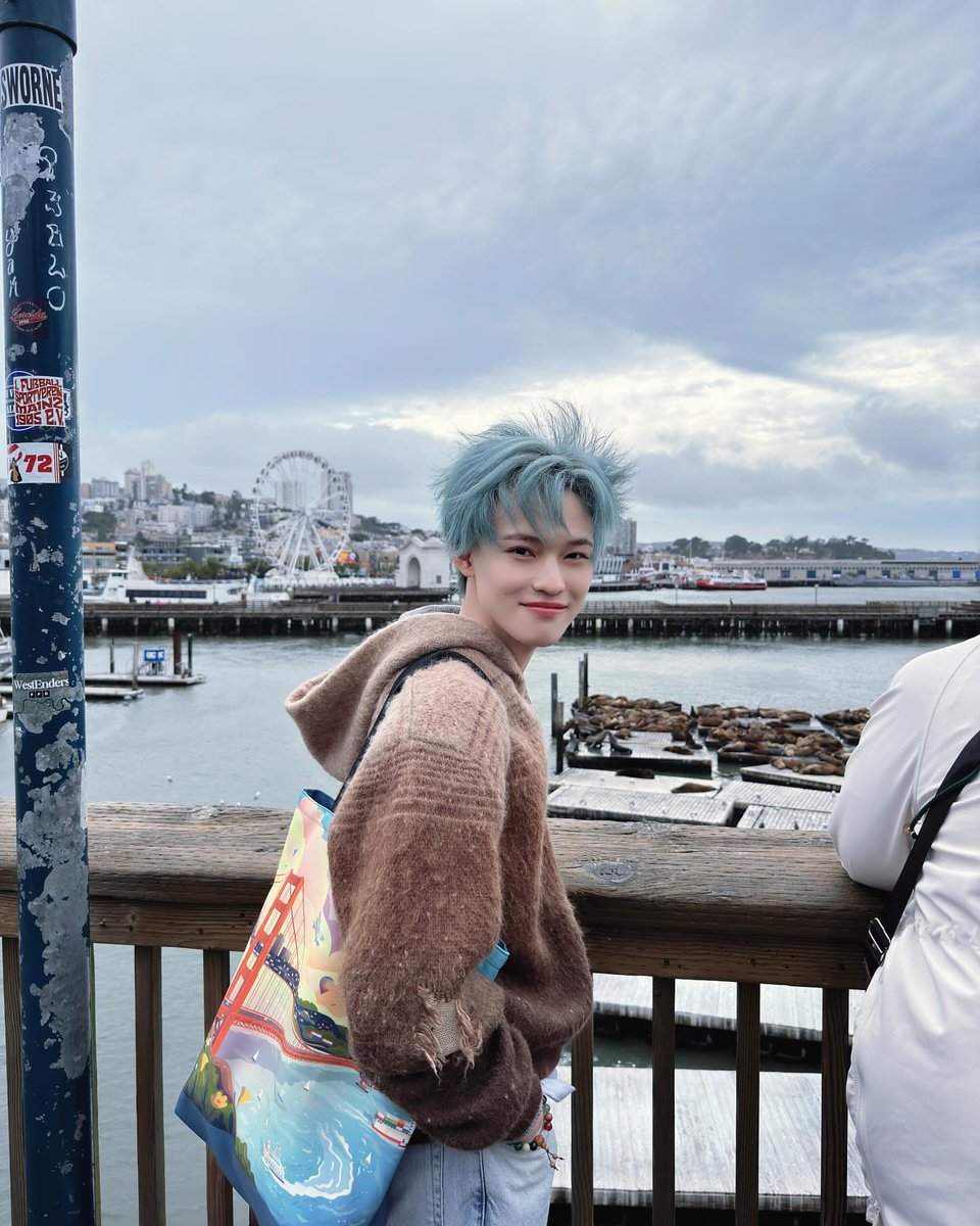 NCTDREAMCENTER's tweet image. 🎂 HAPPY BIRTHDAY, #CHENLE! 🎉

#천러선배_24번째생일_축하해로
#LucidStarCHENLEDay
#HAPPYCHENLEDAY