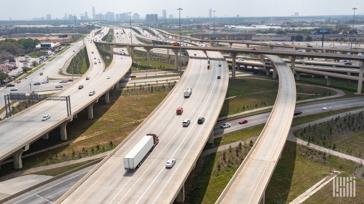 GroundFS's tweet image. Despite a significant 30% drop in demand for long-haul #truckload service out of Los Angeles, truckload prices have unexpectedly not fallen. Read more.
hubs.la/Q03VnKk60

#supplychain #groundfreight #expedite #ftl #ltl #logistics