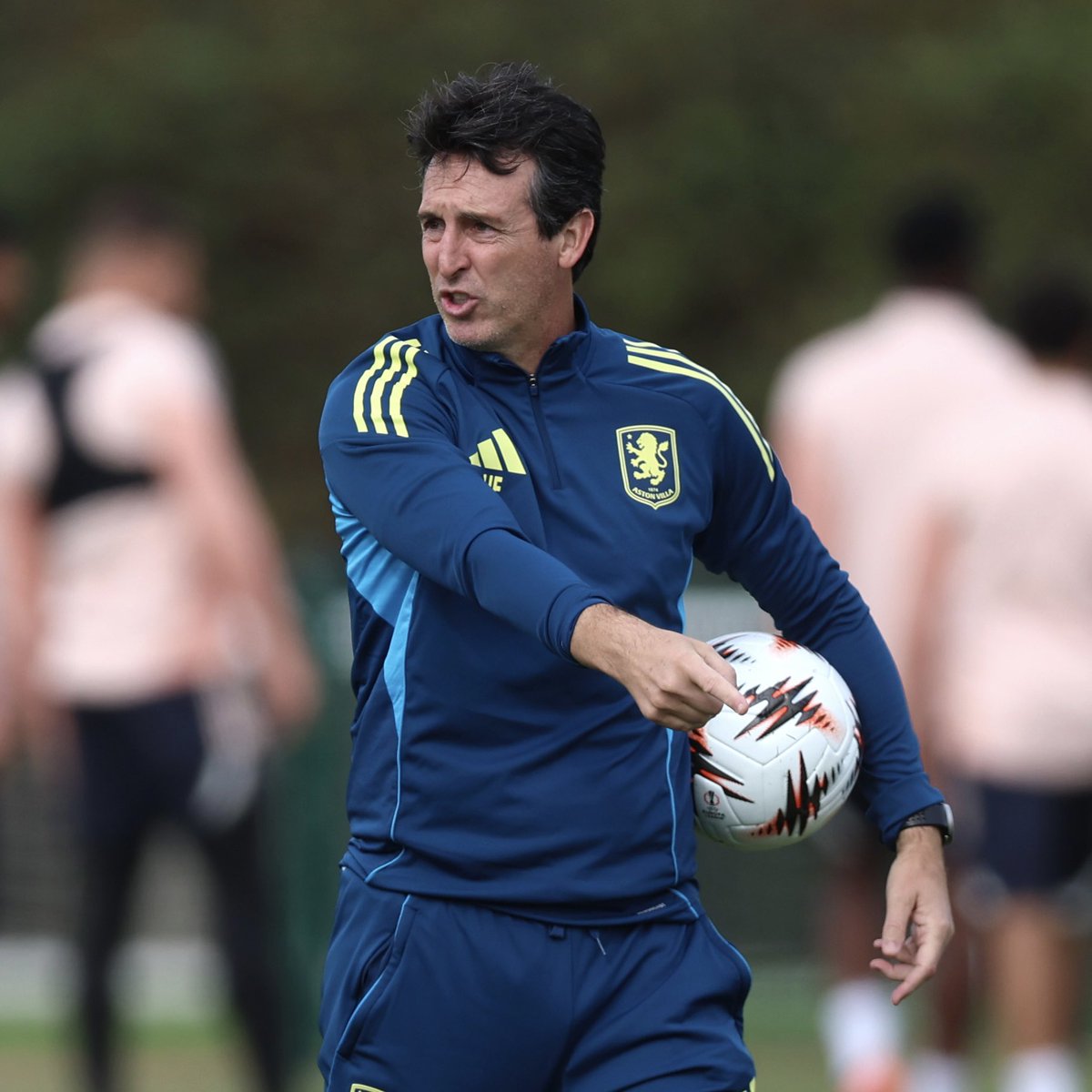 LUFC's tweet image. 💬 𝗗𝗙 𝗼𝗻 𝗔𝘀𝘁𝗼𝗻 𝗩𝗶𝗹𝗹𝗮: “No doubt they’re one of the top sides. They play in Europe, a fantastic manager, fantastic players, sixth in the league and even higher in the form table. We have to be at our best level and then with our supporters we always have a chance.”