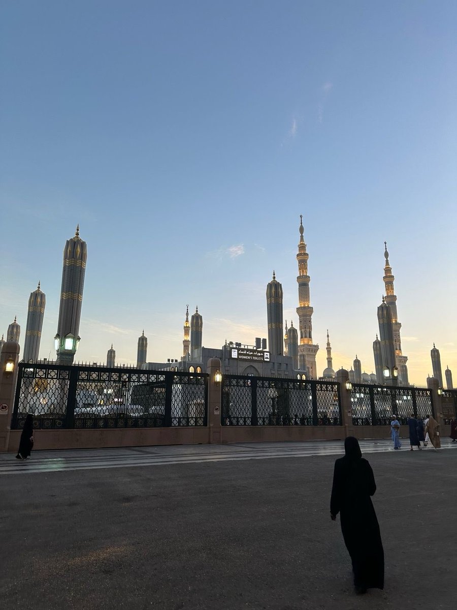 h__70ii's tweet image. madinah will always have my heart 🤍