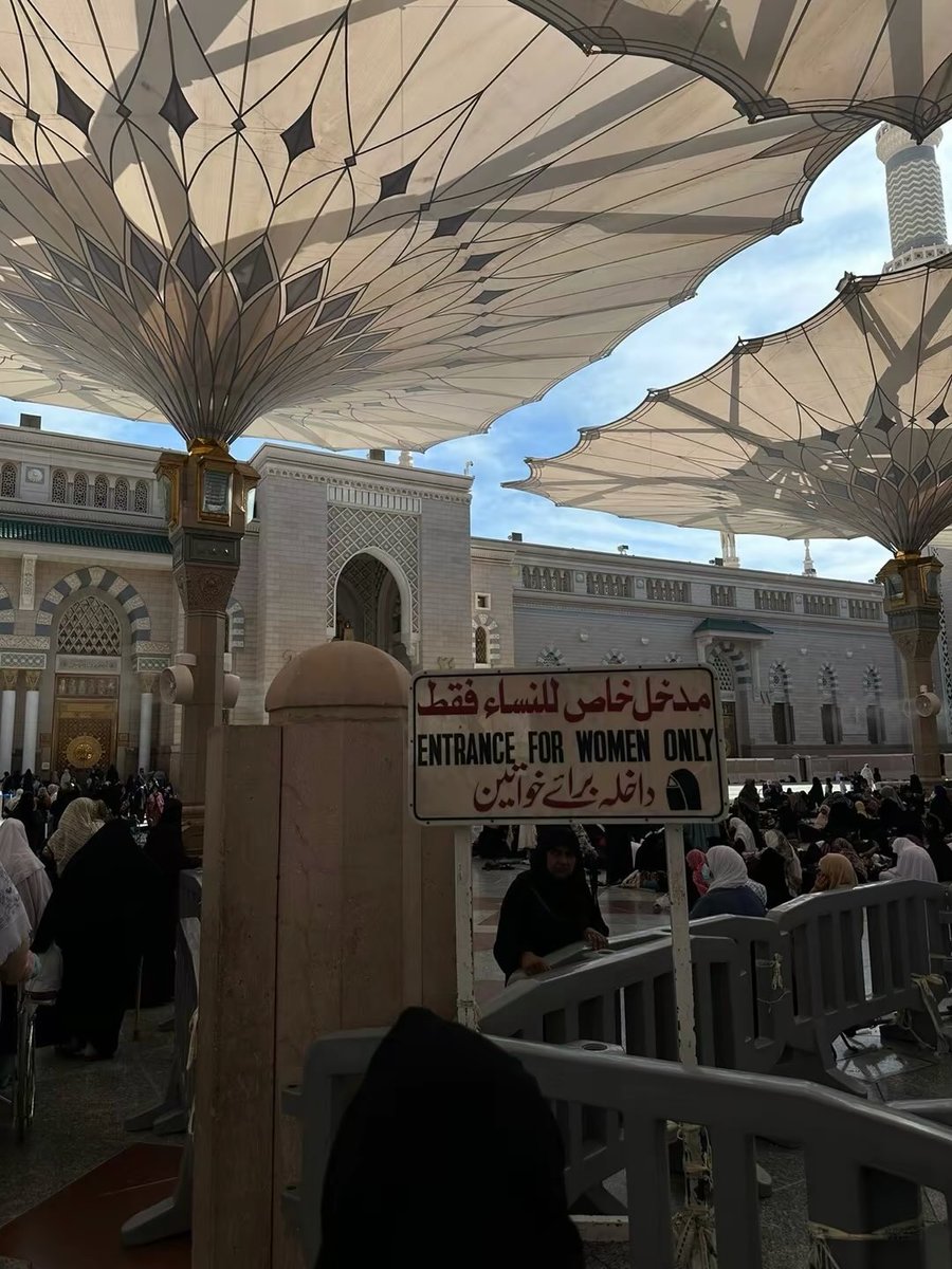 h__70ii's tweet image. madinah will always have my heart 🤍