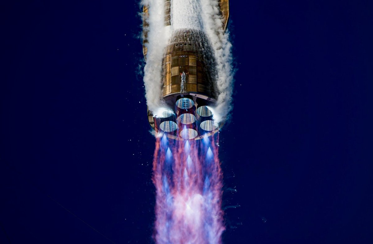 cosmictylxr's tweet image. spacex in the mud 

LONG LIVE BLUE ORIGIN