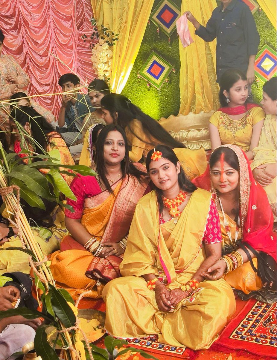 हल्दी 

मेघा अपनी ख़ुशी आप सब से बाट रही है, आशीर्वाद देना ना भूले 

<a href="/RinkiSinghBJP/">Rinki Singh</a> आभार Kreately परिवार से कन्यादान करने के लिए