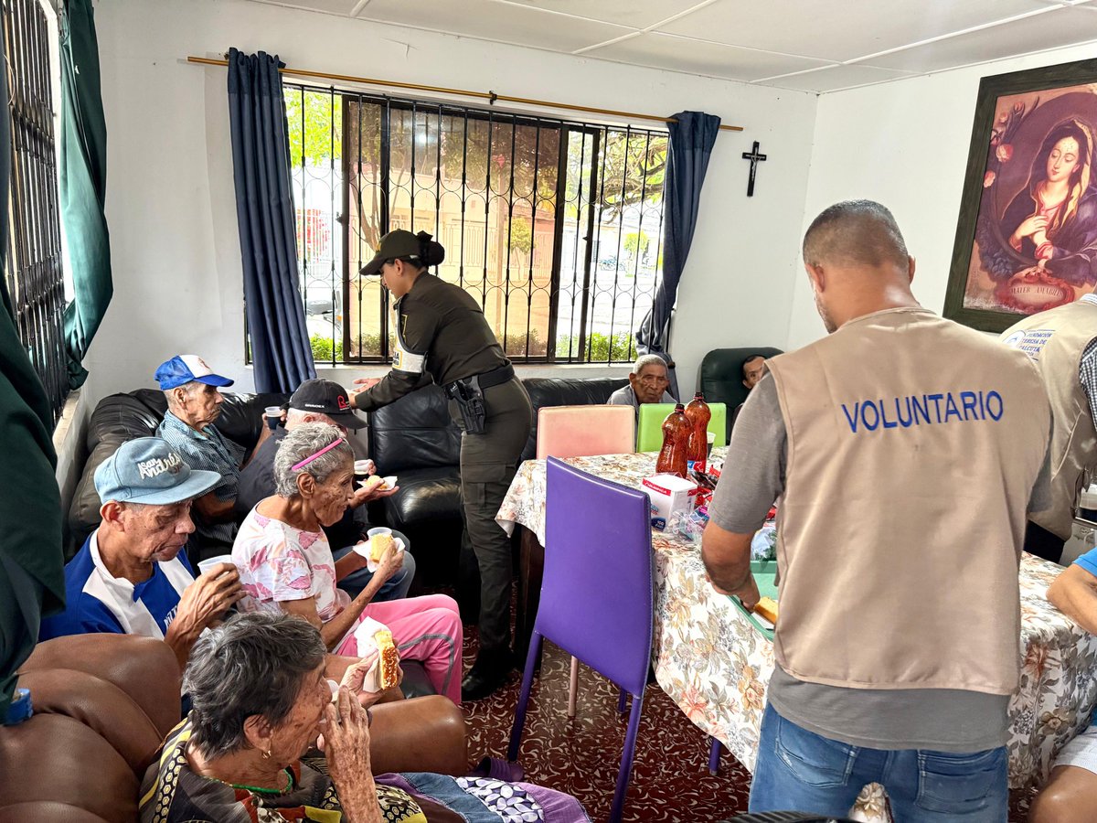 Desde #Montería compartimos actividades recreativas con los adultos mayores de la Fundación Teresa de Calcuta, llevando alegría, integración y bienestar. También entregamos refrigerios como gesto de cariño y gratitud. 💛🤝✨