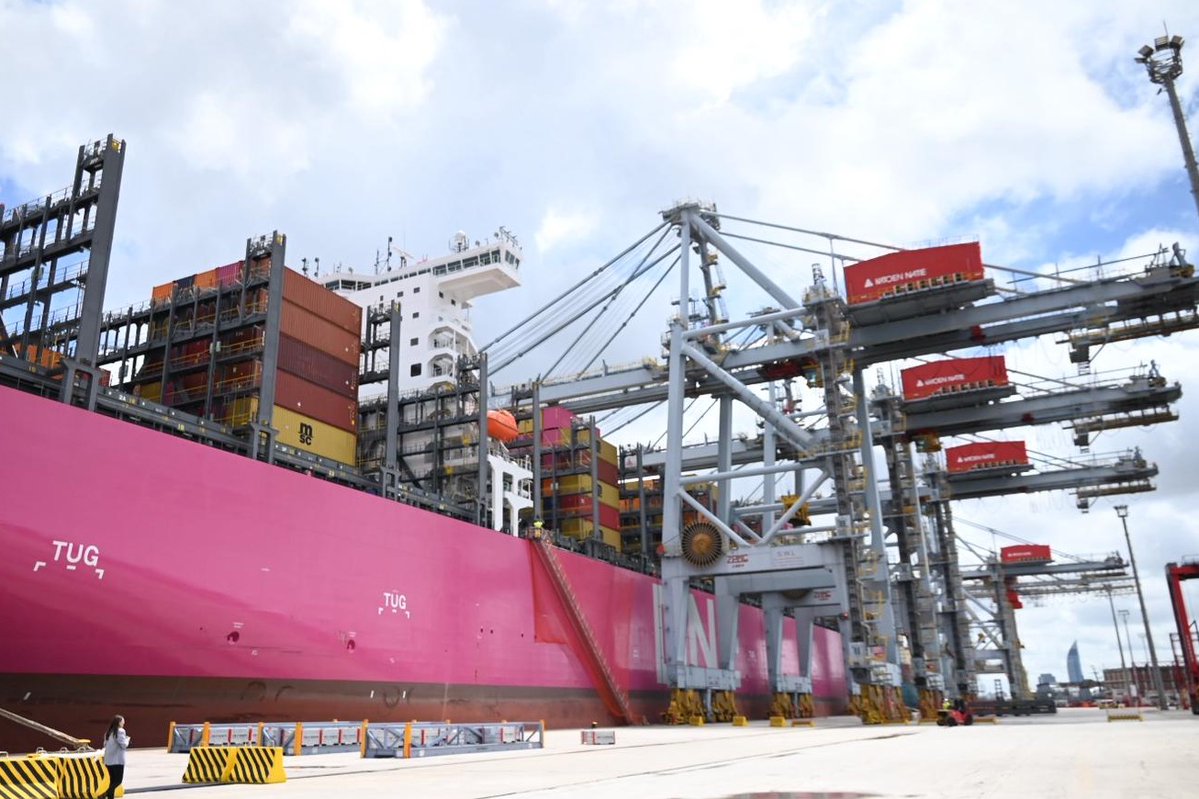 Terminal Cuenca del Plata le da la bienvenida  al buque ONE STRENGTH, el mas grande que arriba al Puerto de Montevideo en su viaje inaugural.

NUEVO HITO EN EL PUERTO DE MONTEVIDEO

Con presencia de las ministras @luciaetcheverry609 y @fcardonauy y las principales autoridades de