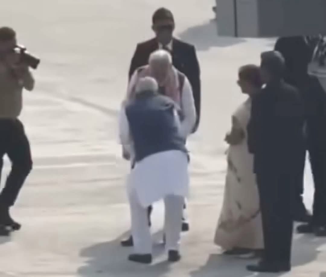 rkshukla92's tweet photo. समय बड़ा बलवान होता है, इन दो तस्वीरों को गौर से देखिए, बहुत कुछ समझ में आ जायेगा। https://t.co/7ebGIdR89A