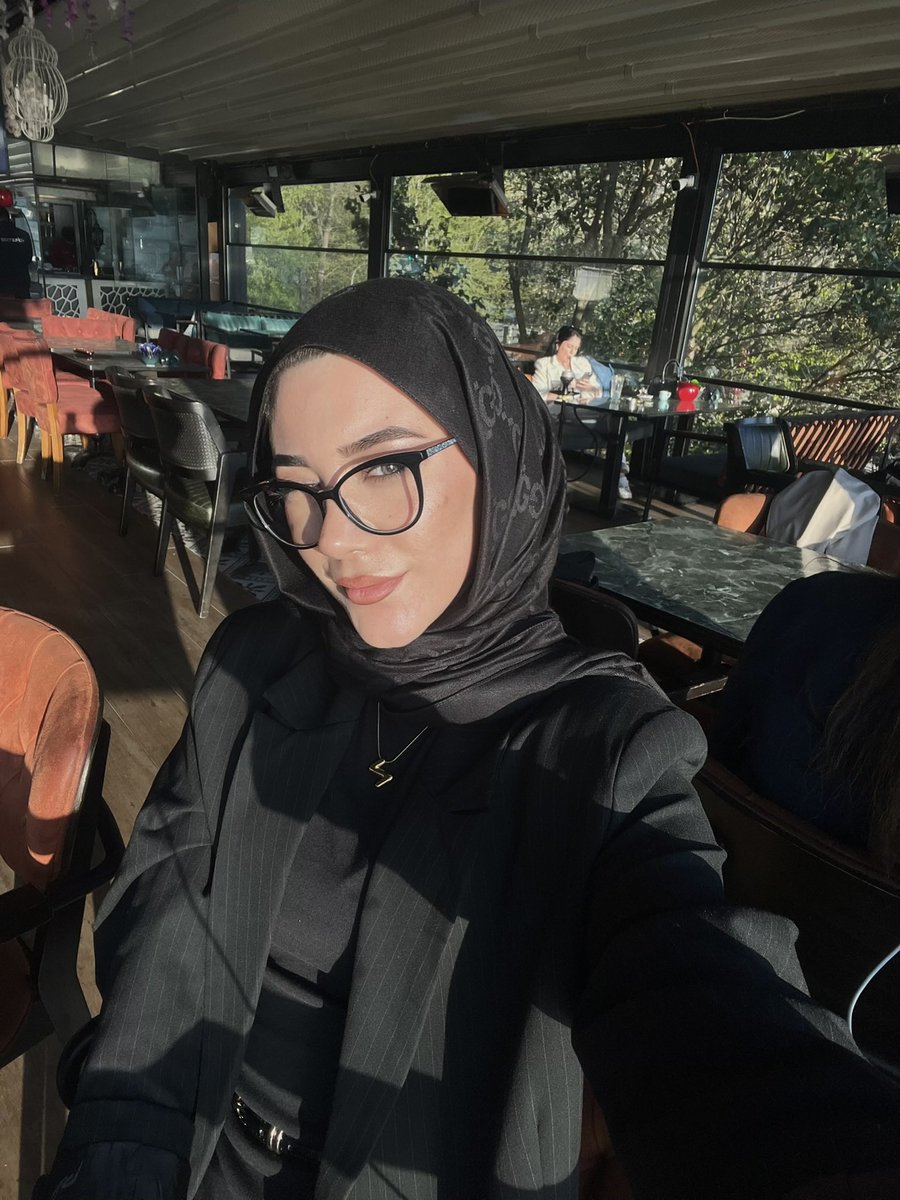 ne zaman gözlüklü kizlara sira gelecek diyodum