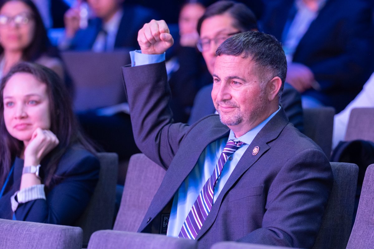 RepDarrenSoto's tweet image. I attended the @CHCI #TechSummit, where we discussed rising demand from AI &amp;amp; data centers, and pushing back against Trump’s attack on clean energy to lower energy costs &amp;amp; protect our environment.

Hispanics are nearly 18% of the energy workforce &amp;amp; integral to long-term progress.