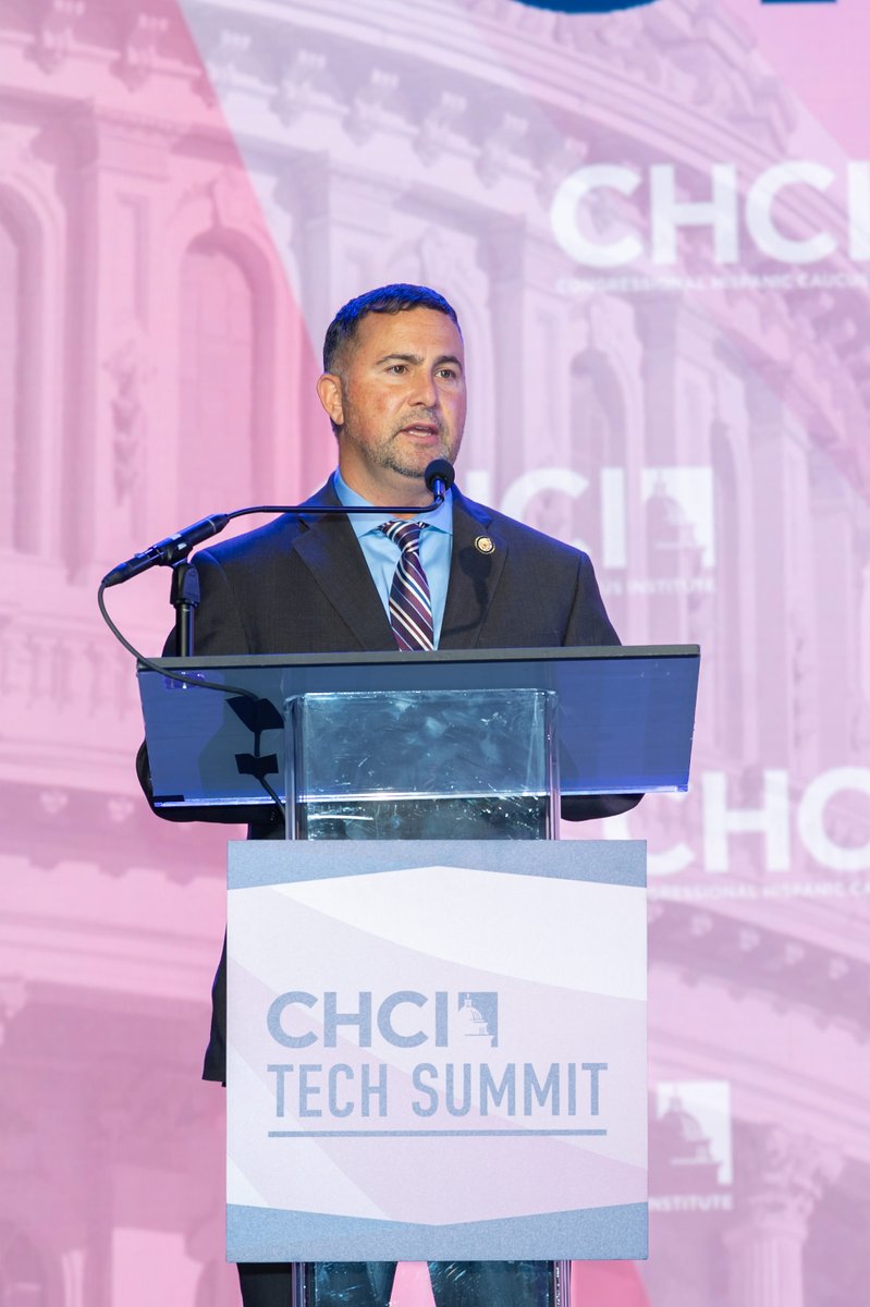 RepDarrenSoto's tweet image. I attended the @CHCI #TechSummit, where we discussed rising demand from AI &amp;amp; data centers, and pushing back against Trump’s attack on clean energy to lower energy costs &amp;amp; protect our environment.

Hispanics are nearly 18% of the energy workforce &amp;amp; integral to long-term progress.