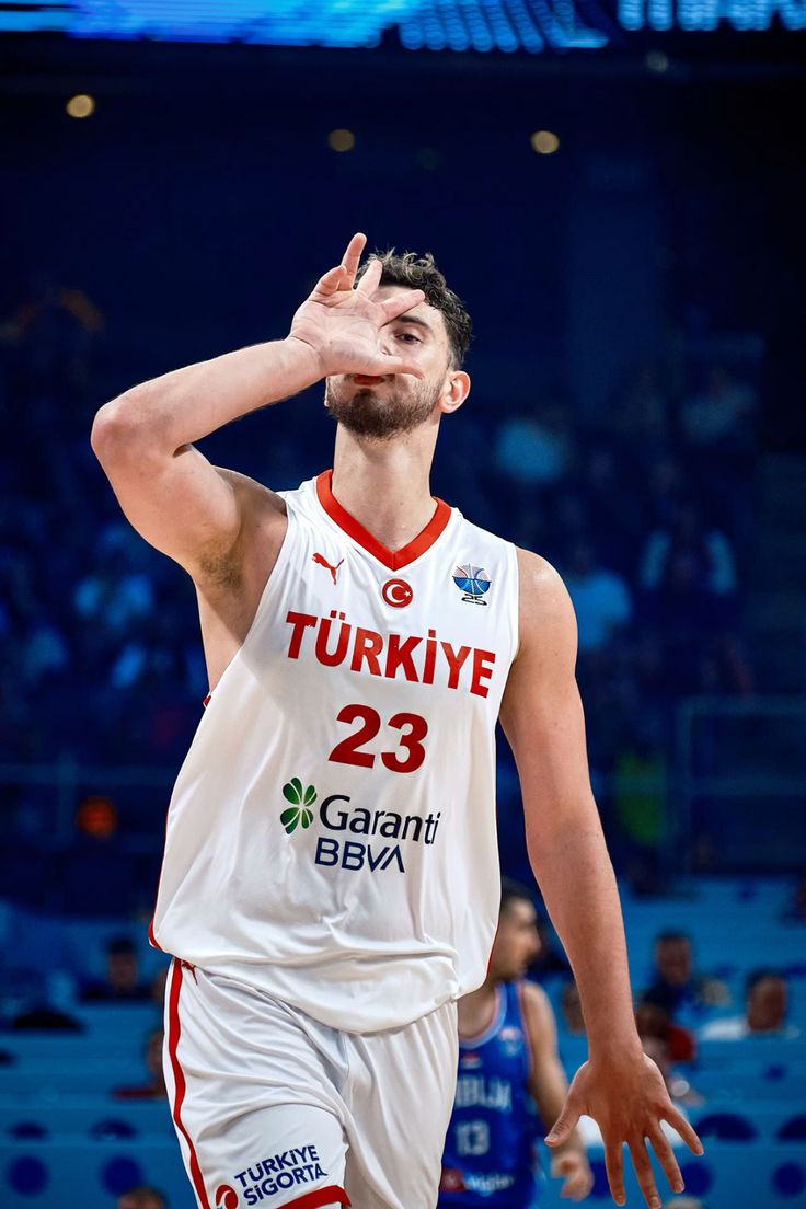 Zaten seninle gurur duyuyorduk
Gurur seviyesini arşa çıkardın 
ALPİİİİİ 🦅🇹🇷