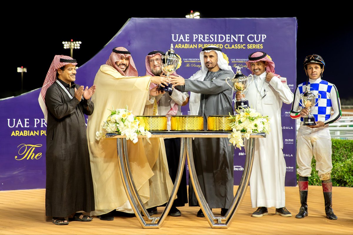 AlsharifStable's tweet image. ولله الحمد لله والمنه الجواد البطل 
( نجيب الزمان ) يفوز بجداره بكأس رئيس دولة الامارات ويحقق نصراً كبيراً بعد غياب ، بقيادة الخيال السعودي النجم عبدالله الفيروز وتدريب المبدع مع نجيب دوماً عبدالعزيز الموسى ، نبارك لجميع محبي الاسطبل وعشاقه بهذا الفوز .