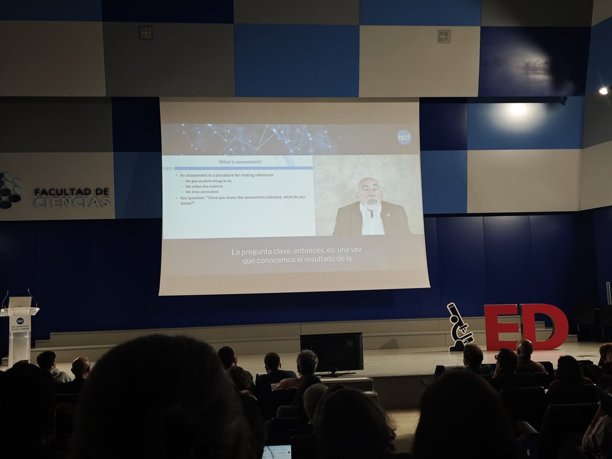 ¿Donde ponemos más el foco en la evaluación? En las intenciones o en las decisiones <a href="/dylanwiliam/">Dylan Wiliam</a> @ISTFoundatscio #evaluacionformativa <a href="/MathBits/">Math Bits</a>
