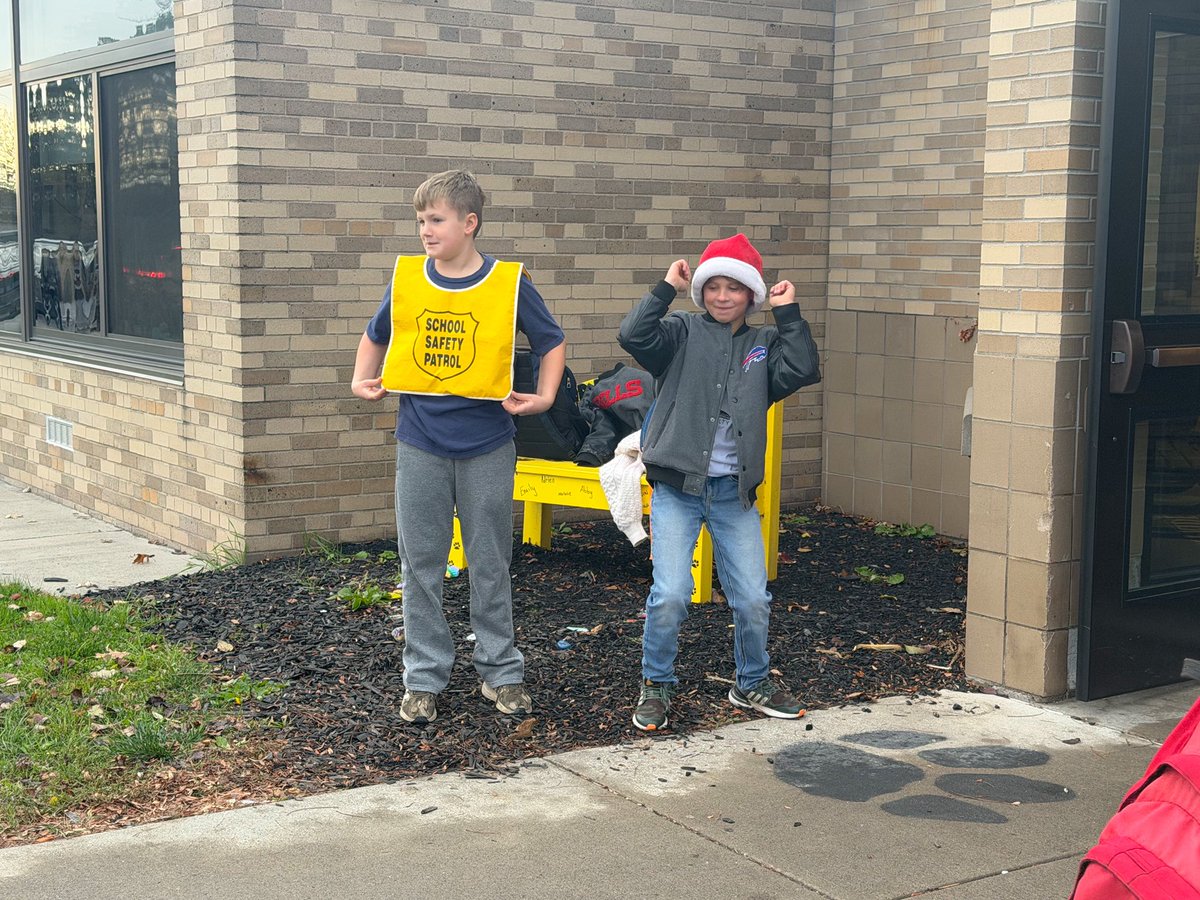 Mlhildreth22's tweet image. Nothing better than starting a November Friday with music, smiles, dancing, and lots of laughs! Love seeing that Cougar Pride shine bright to kick off the day!🐾💛 #WEareHFL