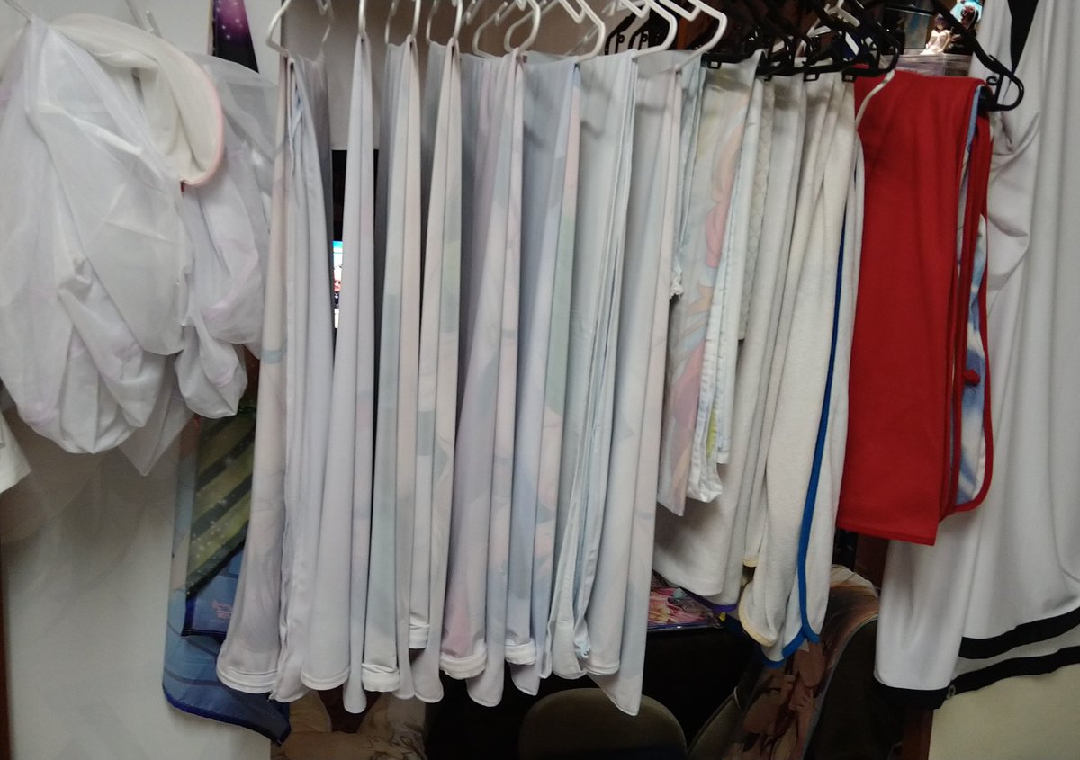 #痛グッズ
夏シーズンで使用していた抱き枕カバー等、洗濯し絶賛、乾燥中(｀･ω･´)ゞ
未装着の抱き枕2体に嫁保管中の中から選択するけど悩ましいところですなぁ〜(*°∀°)=3