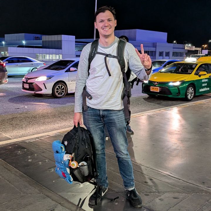 在曼谷生活了一年后，37岁的我又要重拾背包旅行的生活了！🎒

冲啊🎉🌏