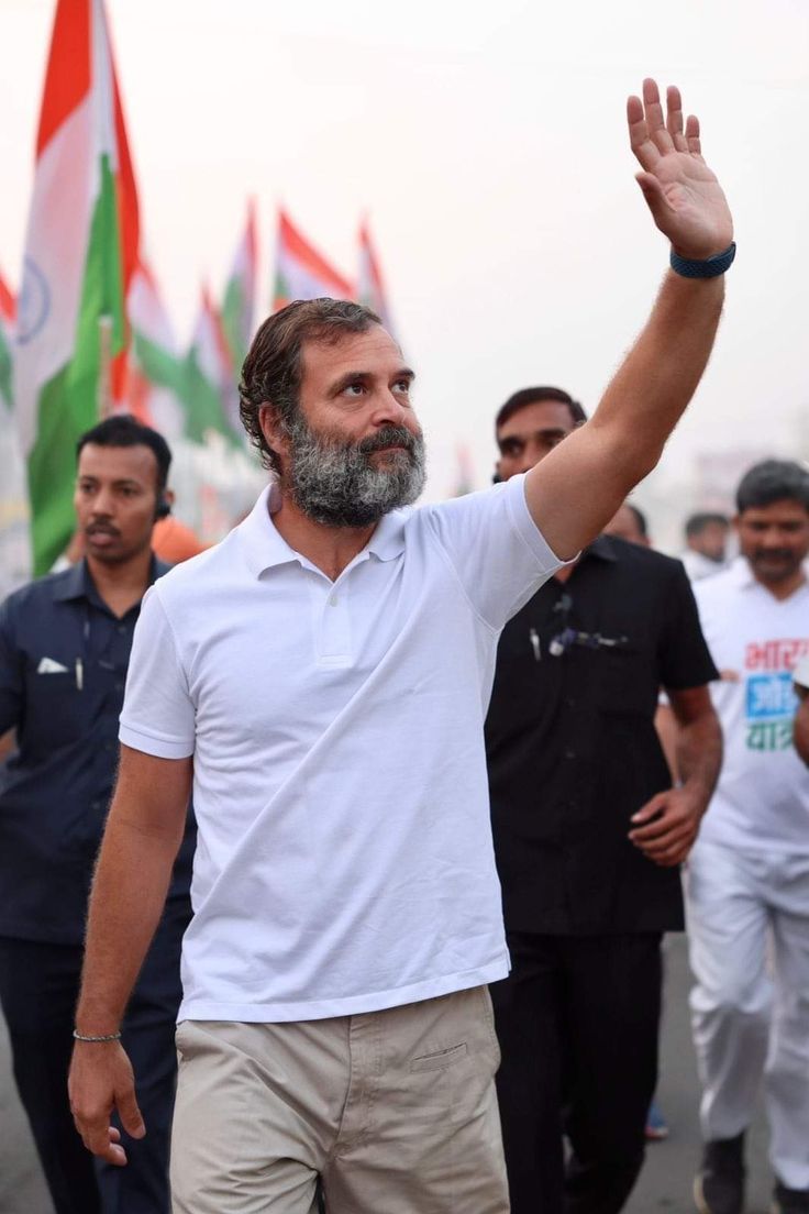 असली नाम तो "राहु " है पप्पू जी का। 😂

"L" तो जनता और बीजेपी ने लगा दिया है। 😜

चमचे और गुलाम कृपया मेरी पोस्ट से दूर रहे। 😹