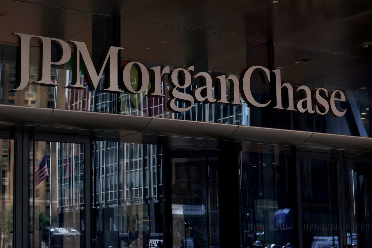 WallStDiaries's tweet image. $JPM
JP Morgan’ın bugün yayınladığı raporda ele aldığı başlıca konular:

Bitcoin:
- Piyasa değerinin 4 trilyon dolara ulaşabileceği öngörüsü.
- Altından daha cazip bir değer saklama aracı olabileceği vurgusu.
- ETF girişleri ve kurumsal benimsemenin yükseliş potansiyelini…