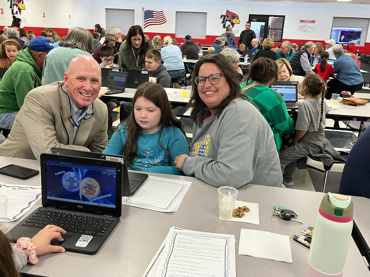 TC_Schools_KY's tweet image. Our third grade classes at Taylor County Intermediate School celebrated grandparents this week with refreshments, games, and smiles! 😀❤️🖤

Thank you to our homeroom teachers and the TCIS FRC for helping with this memorable event!

#tcpride #tccares #TCFRC #tcis