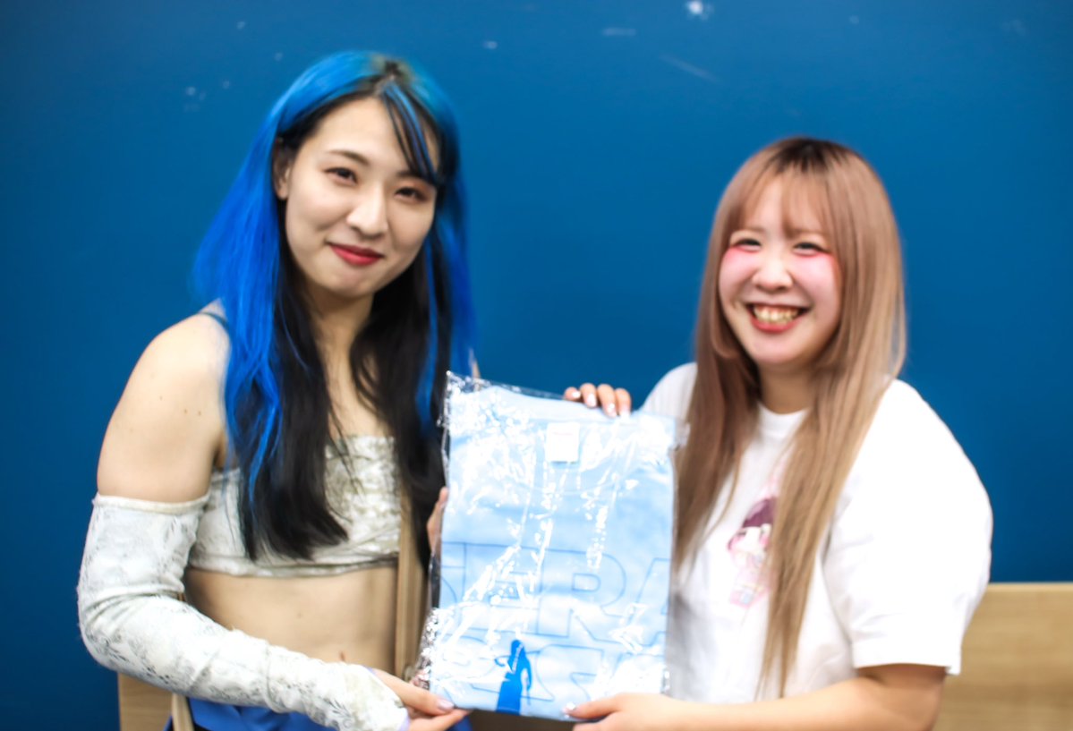 KENTAAADDA's tweet image. #しのせ愛梨紗 選手と #世羅りさ 選手

世羅Tシャツ贈呈の場面に立ち会いました（？）

#週プロフォト自慢