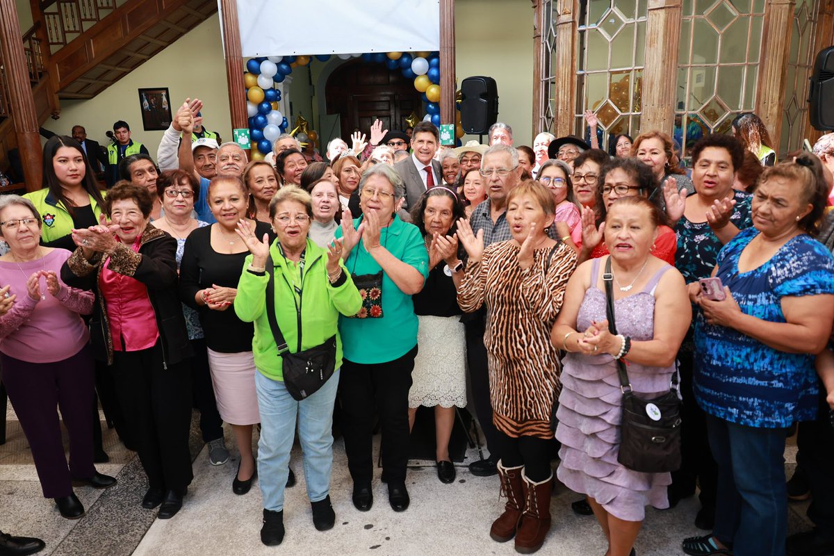 Celebramos el tercer aniversario del Centro de Día del Adulto Mayor, un espacio donde acompañamos y compartimos con nuestros abuelitos. 

Aquí encuentran amistad, actividades y momentos que llenan de alegría sus días.
Porque en la Ciudad de Guatemala cuidamos de nuestros mayores