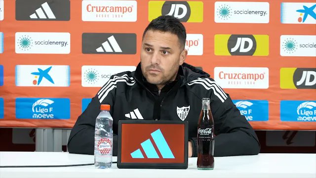 elsevillistacom's tweet image. 🗣️ David Losada: &quot;Para nosotros son cruciales todos los partidos basándonos en el día a día&quot;

#️⃣ #TDSDeporte #SevillaFCFem #SevillaFC #LigaFMoeve #SevillaFCDéporAbanca 

✍🏼 @Pasion_SFC_ 

🔗 elsevillista.es/2025/11/david-…