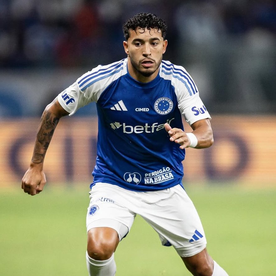 SofascoreBR's tweet image. William é líder de assistências e cruzamentos certos do @Cruzeiro em 2025! 🔥🔥

⚔️ 45 jogos (38 titular)
🅰️ 9 assistências (!)
🧠 6 grandes chances criadas (!)
🔑 61 passes decisivos (!)
↪️ 60 cruzamentos certos
💪 209 duelos ganhos (!)
🦾 231 bolas recuperadas (!)
🆚 99…