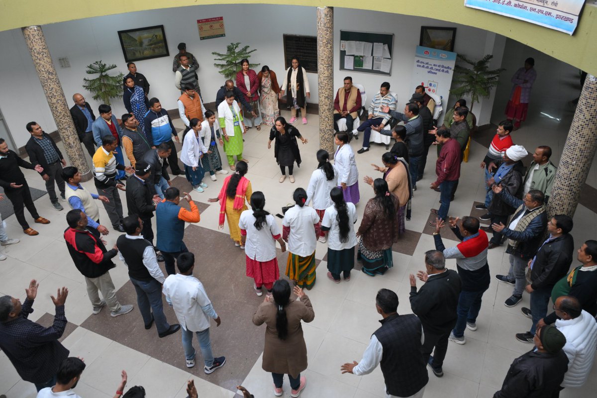HLTH_JHARKHAND's tweet image. MD, NHM Jharkhand has taken a wonderful initiative to support stress management and overall well-being of NHM staff.
Today, a special Dance Therapy session was conducted at the State NHM Office by renowned dance therapist Mrs. Pooja Biyani.
#StressManagement #DanceTherapy