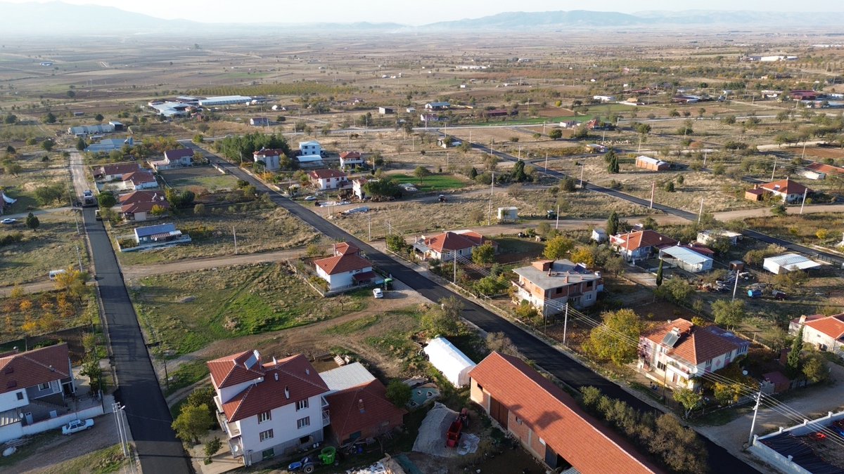 Baklan İlçe ve mahallelerimizde başlatmış olduğumuz sıcak asfalt çalışmaları kapsamında İlçe Merkezimizin cadde ve sokakları da sıcak asfalt ile buluştu.
Yapılan çalışmalar ile Baklan'ınımız her geçen gün daha da gelişmeye devam etmekte ve her zaman gelişmeye devam edecek.