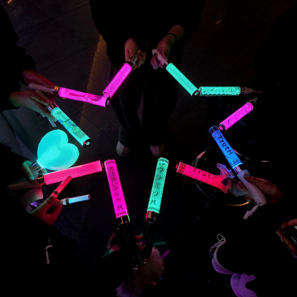 오늘 프리즘 유학...은 아니고 상경!
진짜 꿈 같은 시간이였어요...동메박은 프리즘 월드구나...🌈✨️
진짜 와...아직도 프리즘의 흥분이 안 가라앉혀져서...
알아봐주시고 먼저 인사해주신 분들도 계셔서 너무 기쁘고 반가웠어요!!!
동메박 프리즘 엘리트 분들 
오늘 정말 감사했습니다!❤️‍🔥