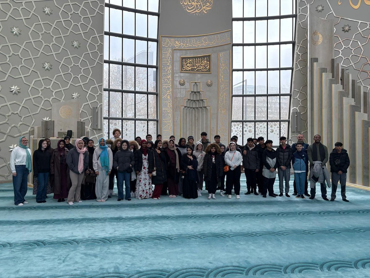 BrianClarkeAcad's tweet image. Students had an incredible experience in Cologne today! A tour of the stunning central mosque, an inspiring talk, and the honour of joining in prayer. A true moment of cultural connection. 🌍✨ #Cologne #CulturalExchange #StudentTravel