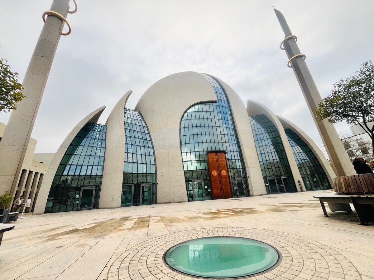 BrianClarkeAcad's tweet image. Students had an incredible experience in Cologne today! A tour of the stunning central mosque, an inspiring talk, and the honour of joining in prayer. A true moment of cultural connection. 🌍✨ #Cologne #CulturalExchange #StudentTravel