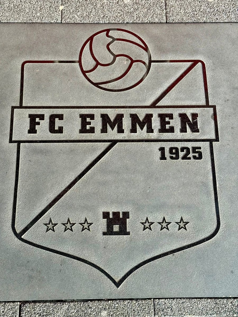 spelersvakbond's tweet image. Mooi spelersgroepbezoek aan @fc_emmen gehad!

Arjan Ebbinge: ”Onderwerpen die oa aan bod kwam waren de VVCS Red Button app, matchfixing, de gokregels en mogelijkheid van een gokstop. Ook het VVCS Meldpunt Discriminatie is besproken.” 

#spelersgroepbezoek #fcemmen #vvcs