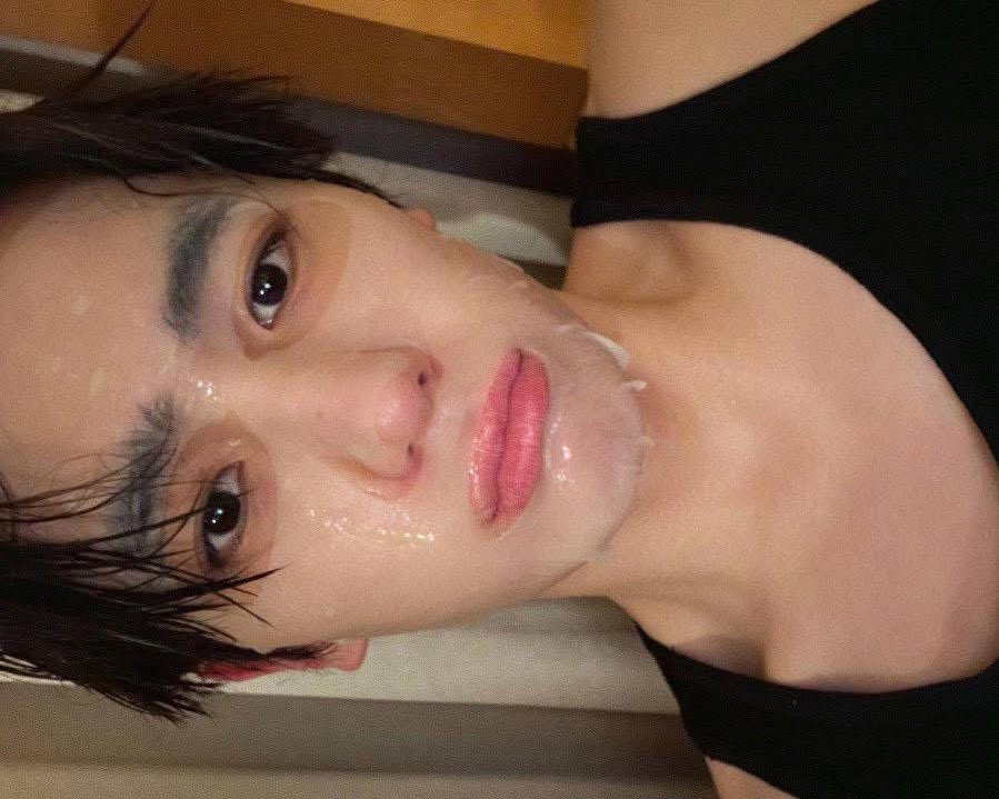 hyunjaesprite's tweet photo. 💋💋💋 https://t.co/8FaZYuLteP