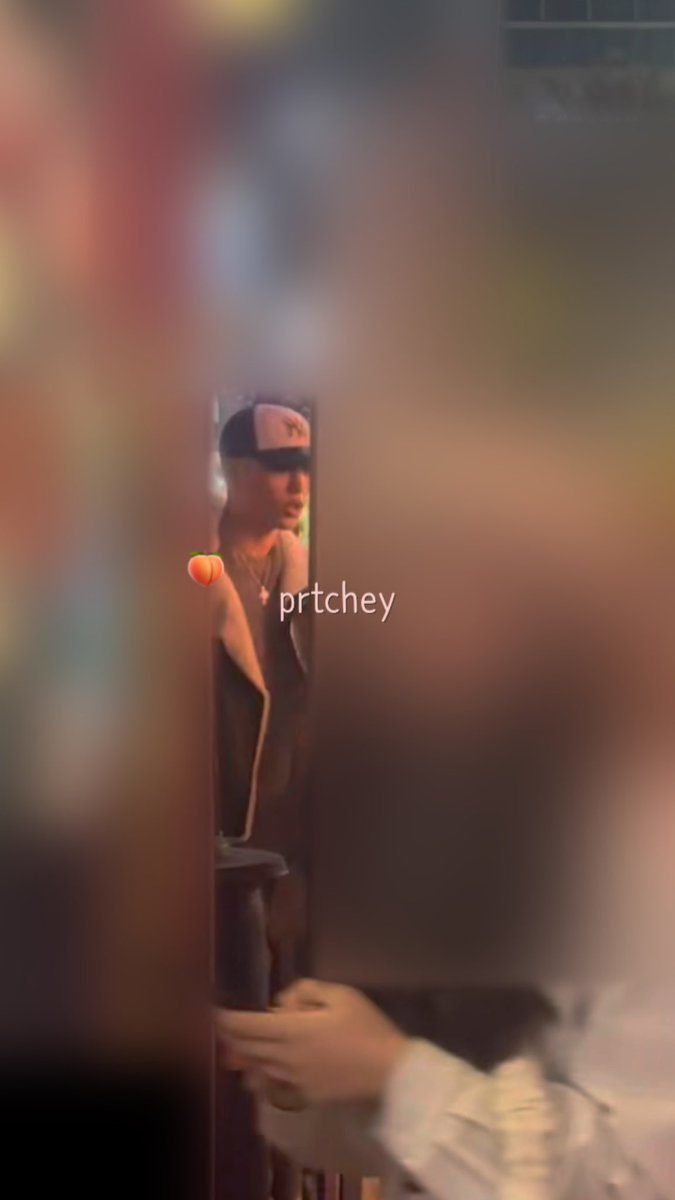 prtchey's tweet image. 시간 좀 지나서 올려요! 
원래 약속잇우서 나왓다가 우연히 피원하모니 기호님 자만츄
얼굴보고긴가민가햇는데 옆에 계신분 보고 아.! 바로 알아봣서료
