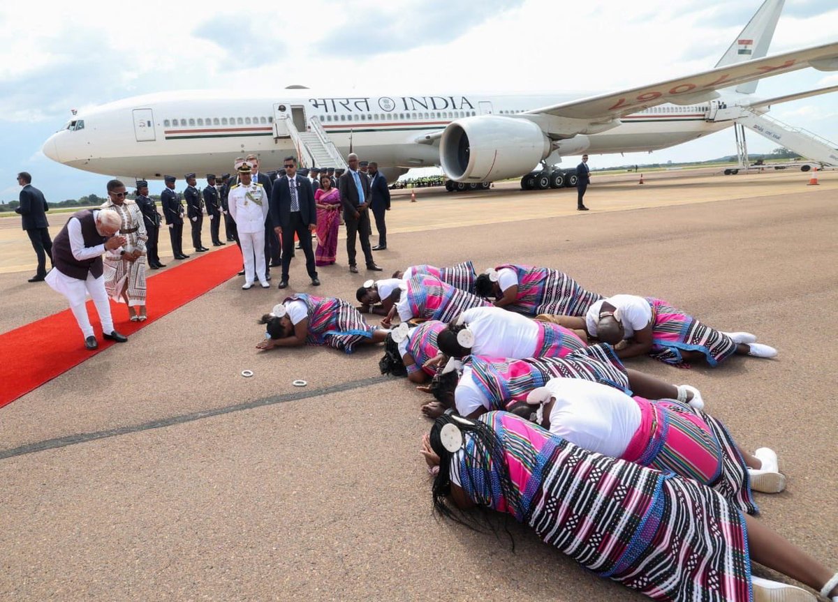 G20 समिट के लिए साउथ अफ्रीका पहुँचे मोदी जी।