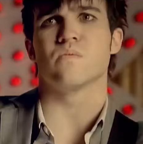 “Y a quien seguro recordarán por la canción de Grandes Héroes "Immortals" o temas como "Centuries".”

Yo llorando en Infinity on High: