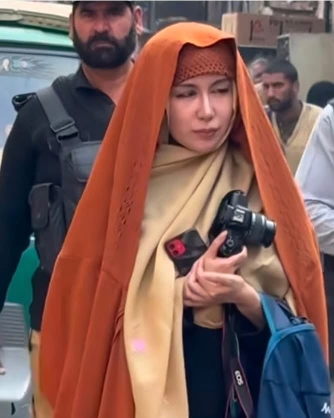 SanaYousafzai9's tweet image. A Japanese tourist roaming in #Peshawar #Pakistan and capturing some beautiful moments. Pakistani particularly the people of KPK are known for their sublime hospitality.