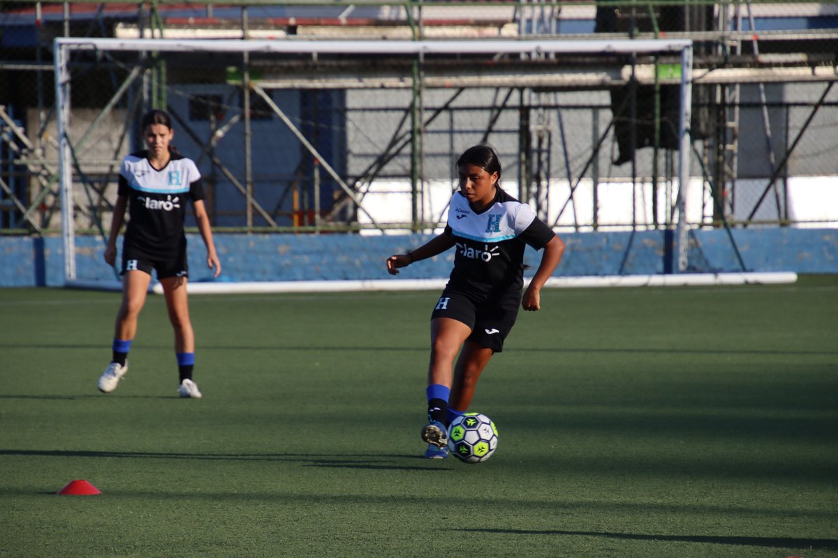 FFH_Honduras's tweet photo. 📸⚽ Sesión de trabajo de nuestra Selección Sub-16 Femenina, afinando detalles tácticos y futbolísticos de cara a su participación en el Torneo Sub-16 Femenino UNCAF FIFA Forward 2025.💙🇭🇳
#LaHSub16 #FútbolFemeninoHN #Honduras #FIFAForward #UNCAF https://t.co/oOsPTg8JKQ