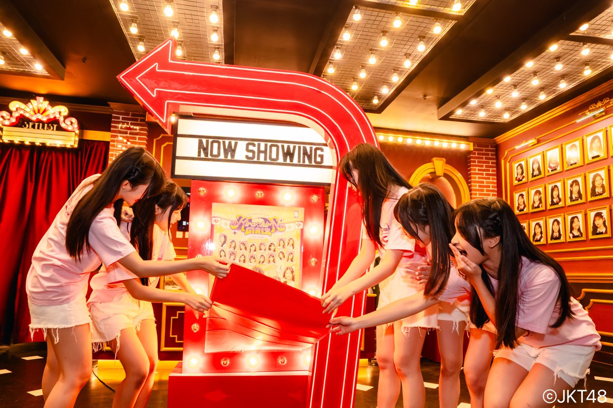 officialJKT48's tweet image. Malam ini penuh cahaya, senyuman, energi, dan mimpi yang akhirnya memancarkan cahaya-nya✨

Kira Kira Girls tampil dengan pesona terbaiknya, dari yang paling cute hingga paling powerful💖🔥
Terima kasih sudah menyaksikan langkah awal perjalanan kami.
Mari terus melangkah, tumbuh,…