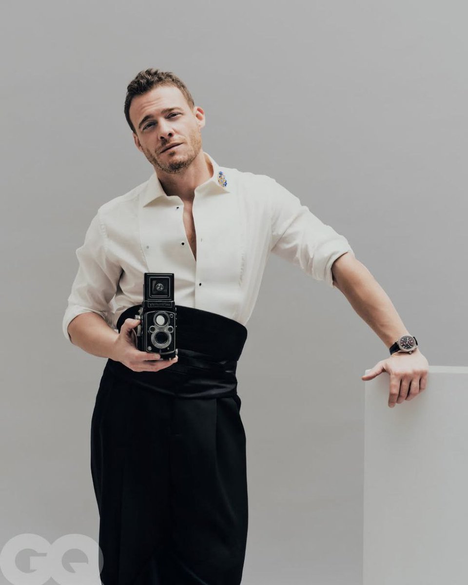 Cmvc_Bursin's tweet photo. It's one of the most perfect photoshoots in recent years. 
It captures the essence of The Bursin in all its splendor. 
This is him. 
Elegance, simplicity, and charisma.✨️🫠
#KeremBürsin https://t.co/3CCuYsdTNs