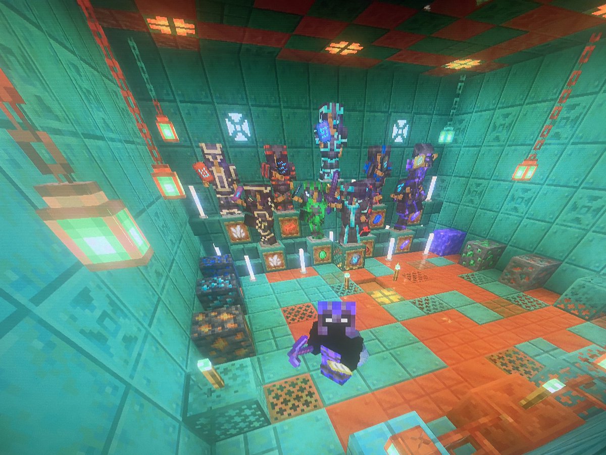 マイクラめちゃやったーw
ネザライト装備で全部の鍛治型作った😂