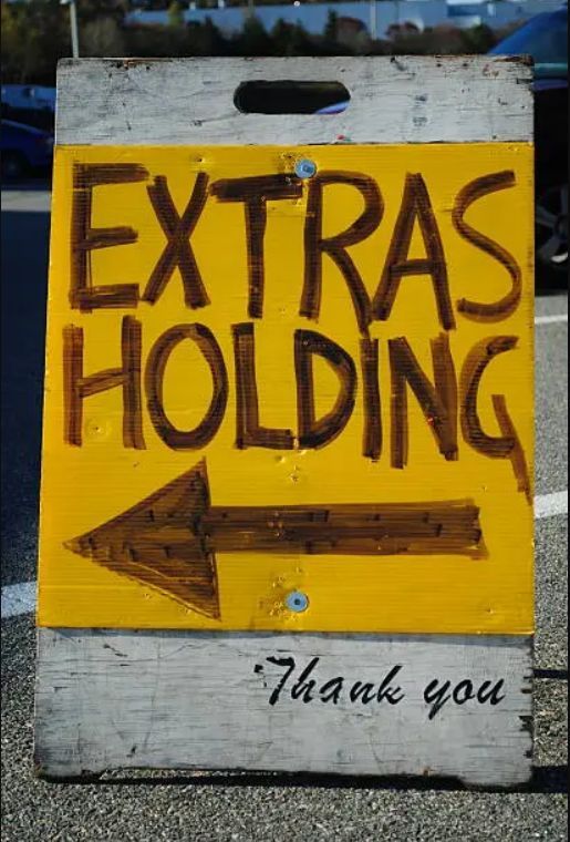 fctalent_'s tweet image. Background performers: You're the atmosphere that makes scenes feel real. Never underestimate your role! ❤️ #FCTalent #setlife #backgroundactor