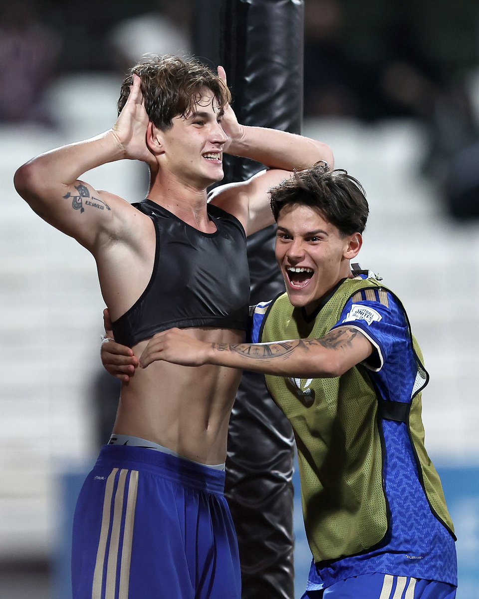 Azzurri's tweet image. 𝗠𝗼𝗻𝗱𝗶𝗮𝗹𝗲 𝗨𝟭𝟳 🌍

Un gol di Campaniello nei minuti finali ci regala la SEMIFINALE! 💙

🇮🇹 Battuto 1-0 il Burkina Faso, ora in semifinale c’è l’Austria

#U17WC #Azzurrini #Under17